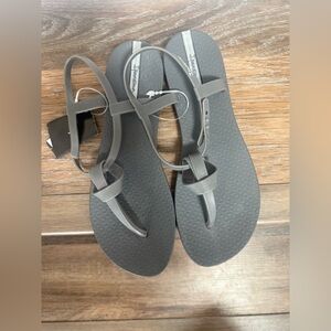 NWT - Ipanema - Grey Knotted Thong Sandal - Size 8